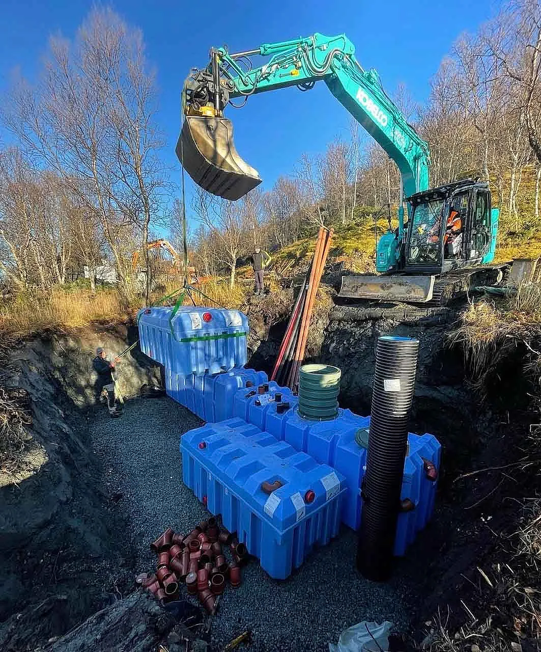 Grønn liten gravemaskin